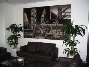   &raquo; Click to zoom ->